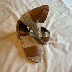 Women’s Light Tan Tommy Bahama Sandals